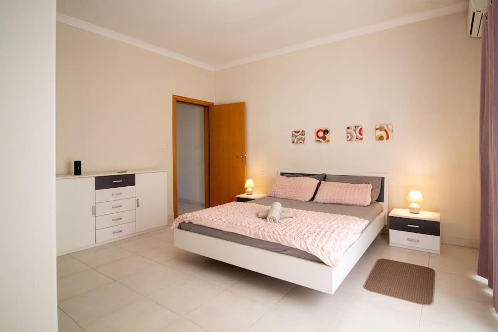 Apartment Modern In The Heart Of Maltese Nightlife *
